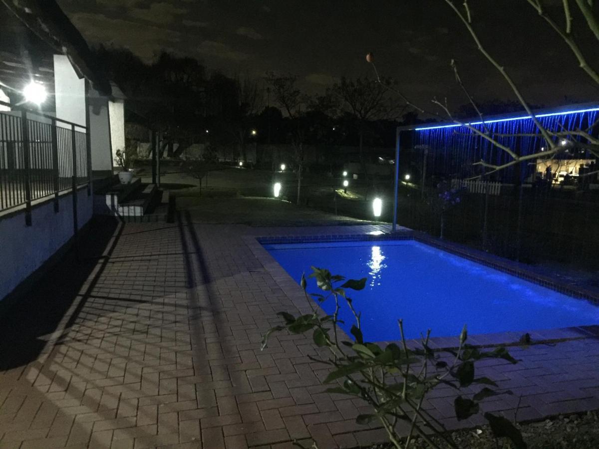 Simbasun Cottages Midrand Kültér fotó