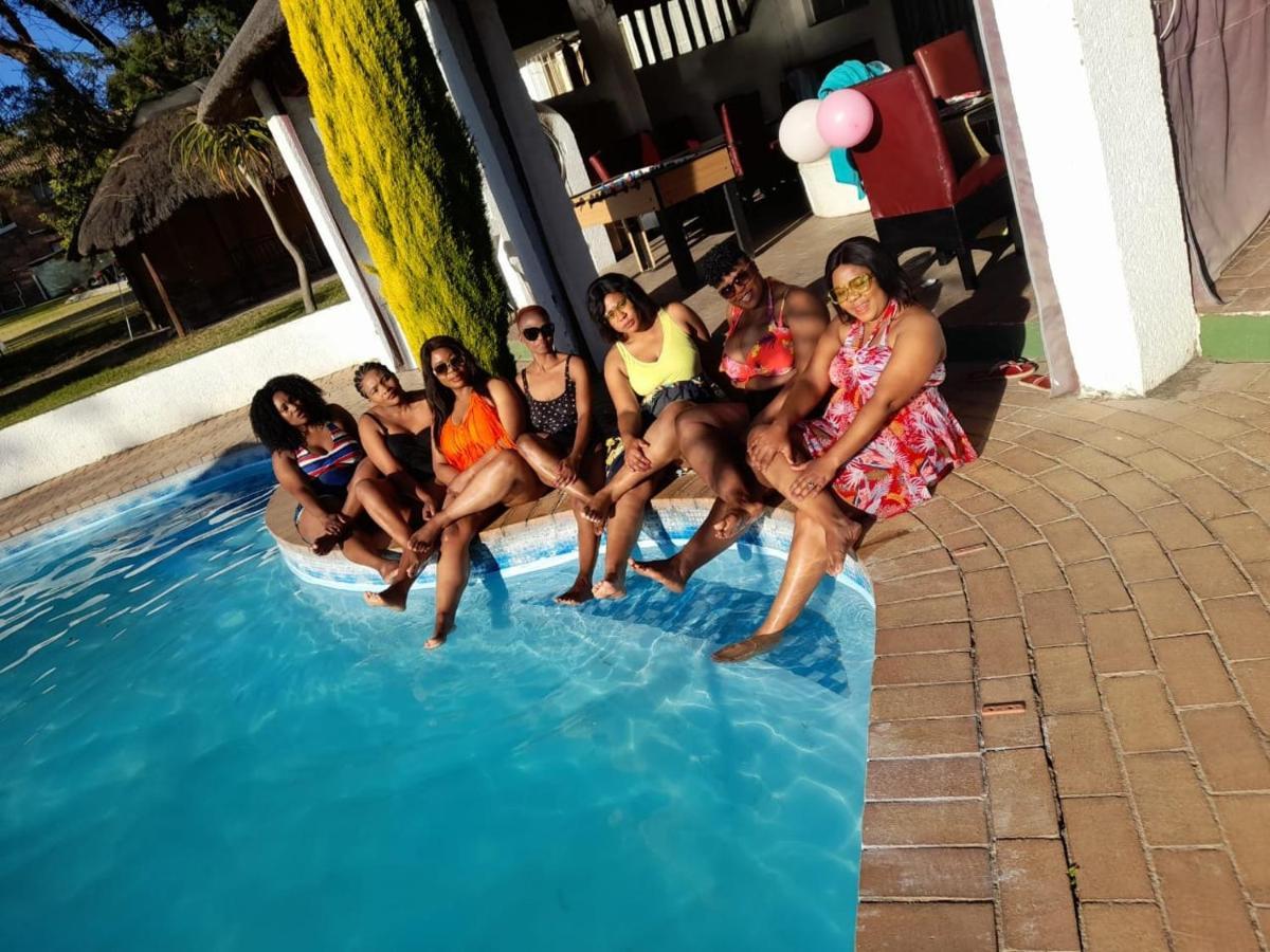Simbasun Cottages Midrand Kültér fotó