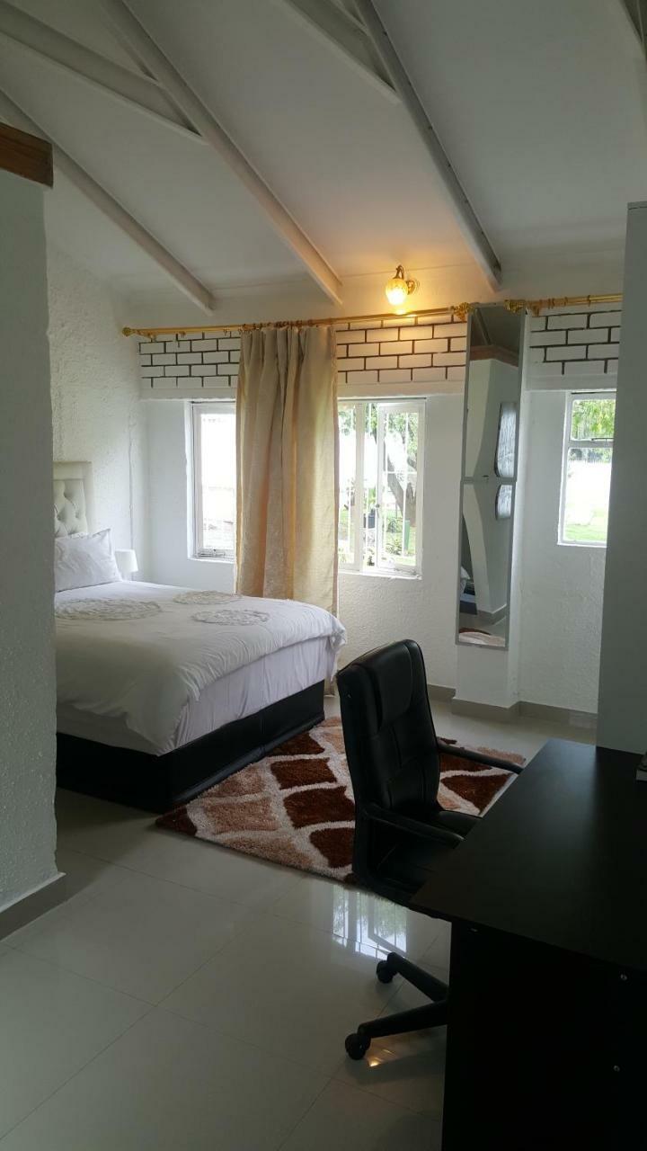Simbasun Cottages Midrand Kültér fotó