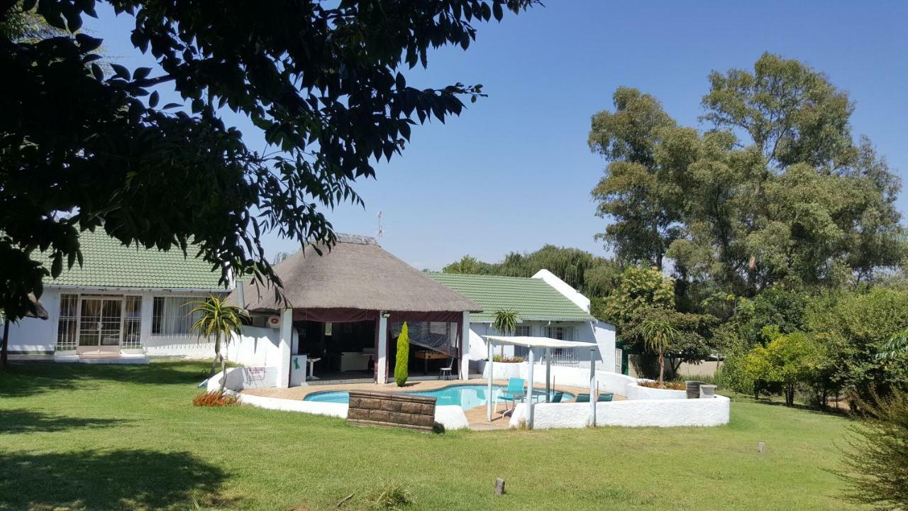 Simbasun Cottages Midrand Kültér fotó
