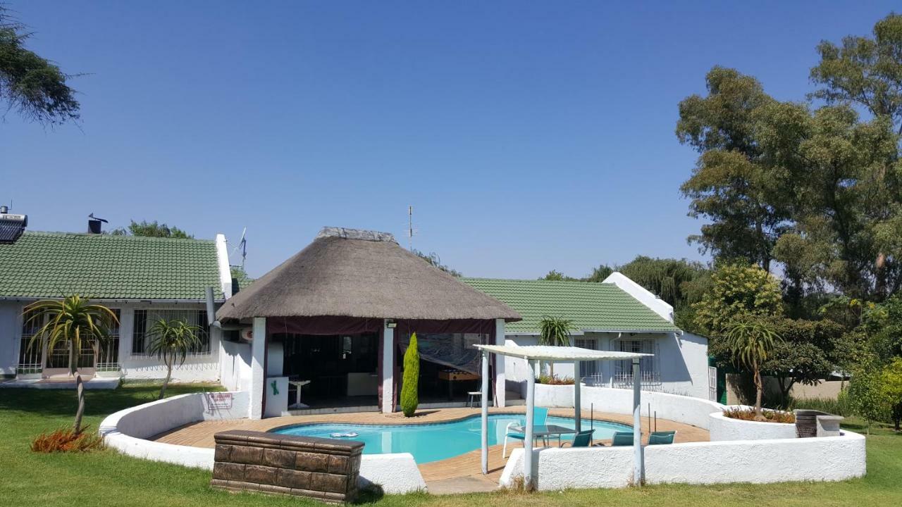 Simbasun Cottages Midrand Kültér fotó